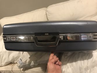 American tourister suitcase (vintage)