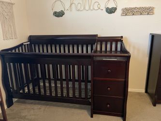 Crib w/ 3 Drawers and attached Changing Table