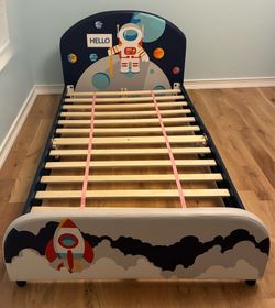 Space themed kids bed