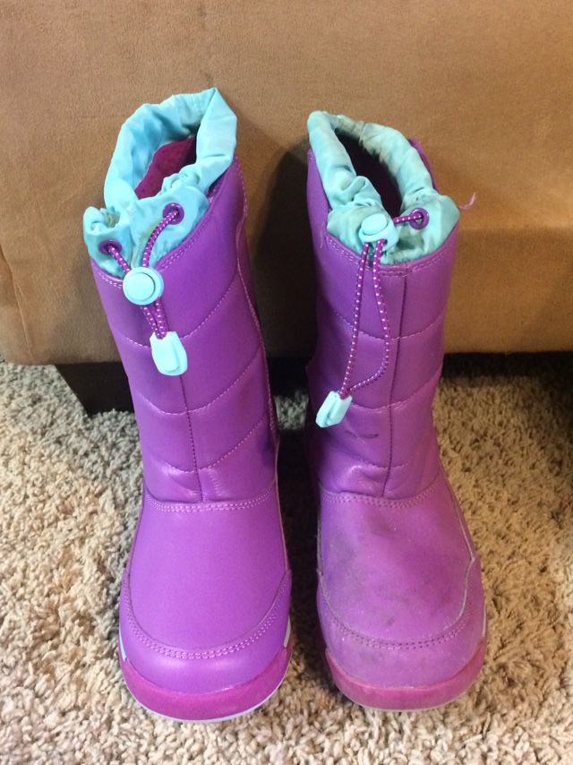 Size 3 kid’s Snow Boots