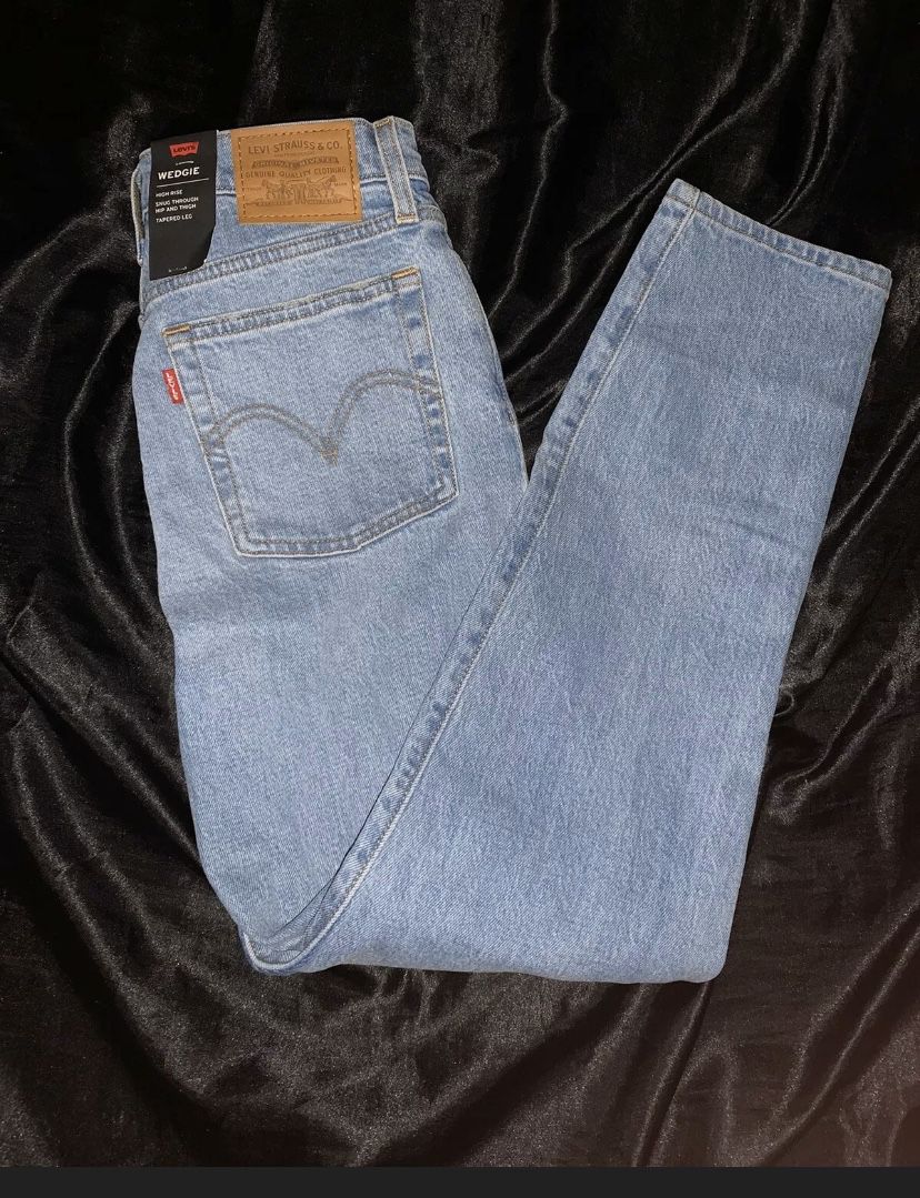 Levi’s Wedgie NWT Size 25