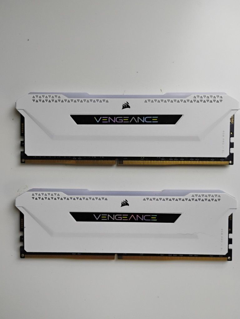 32 GB Corsair Vengeance DDR4