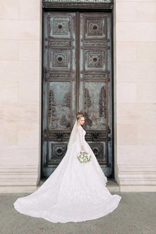 Wedding Dress w/ Veil & Crinoline