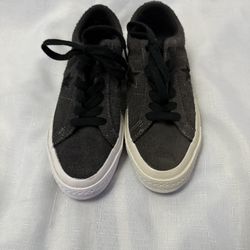 Converse color, gray size 5 for kids