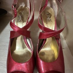 Beautiful red Carlos Santana Women’s Heels Size 8