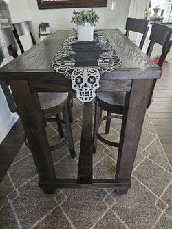 Bar Stool Chairs with Table