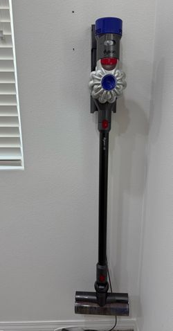 Dyson V8 Cordless Stick Vacuum – Excellent Condition