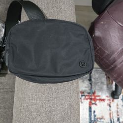 Lululemon Cross Bag