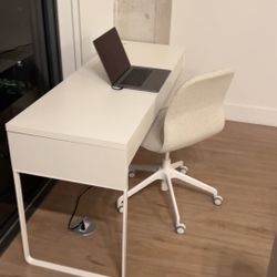 Chair for work desk with wheels