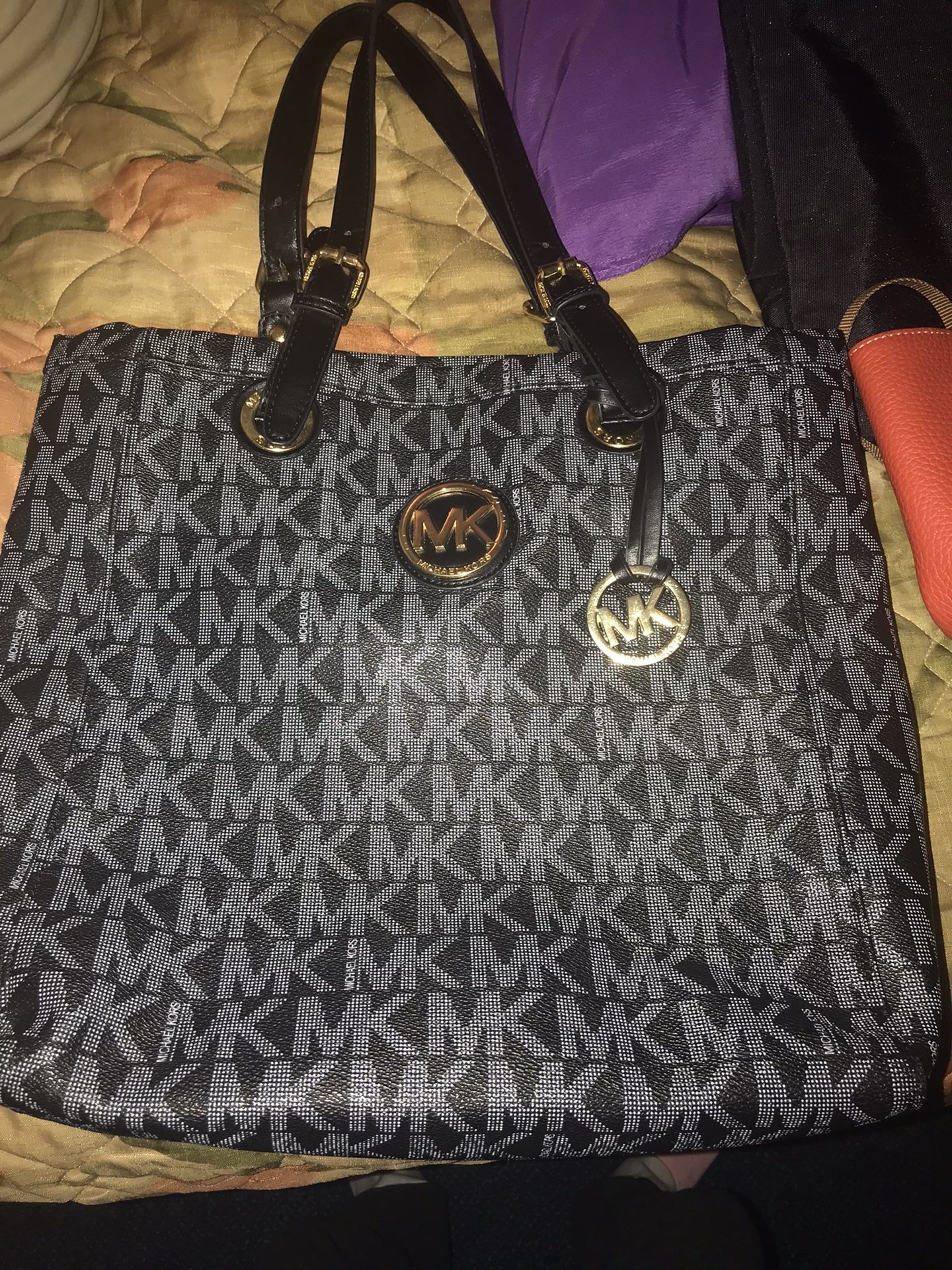 Authentic MK BAG like new, great condition