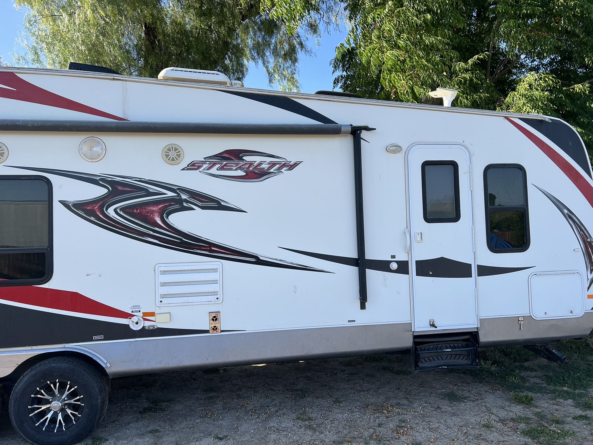 Stealth Toy Hauler 35 Feet