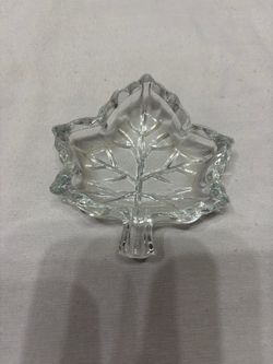 Vintage Clear Pressed Glass Maple Leaf Trinket Dish Candy Bowl Decorative Tray