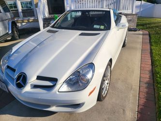SLK 350 ME/Benz white Exterior with Black Interior 74 000 Miles needs a radio salvage title