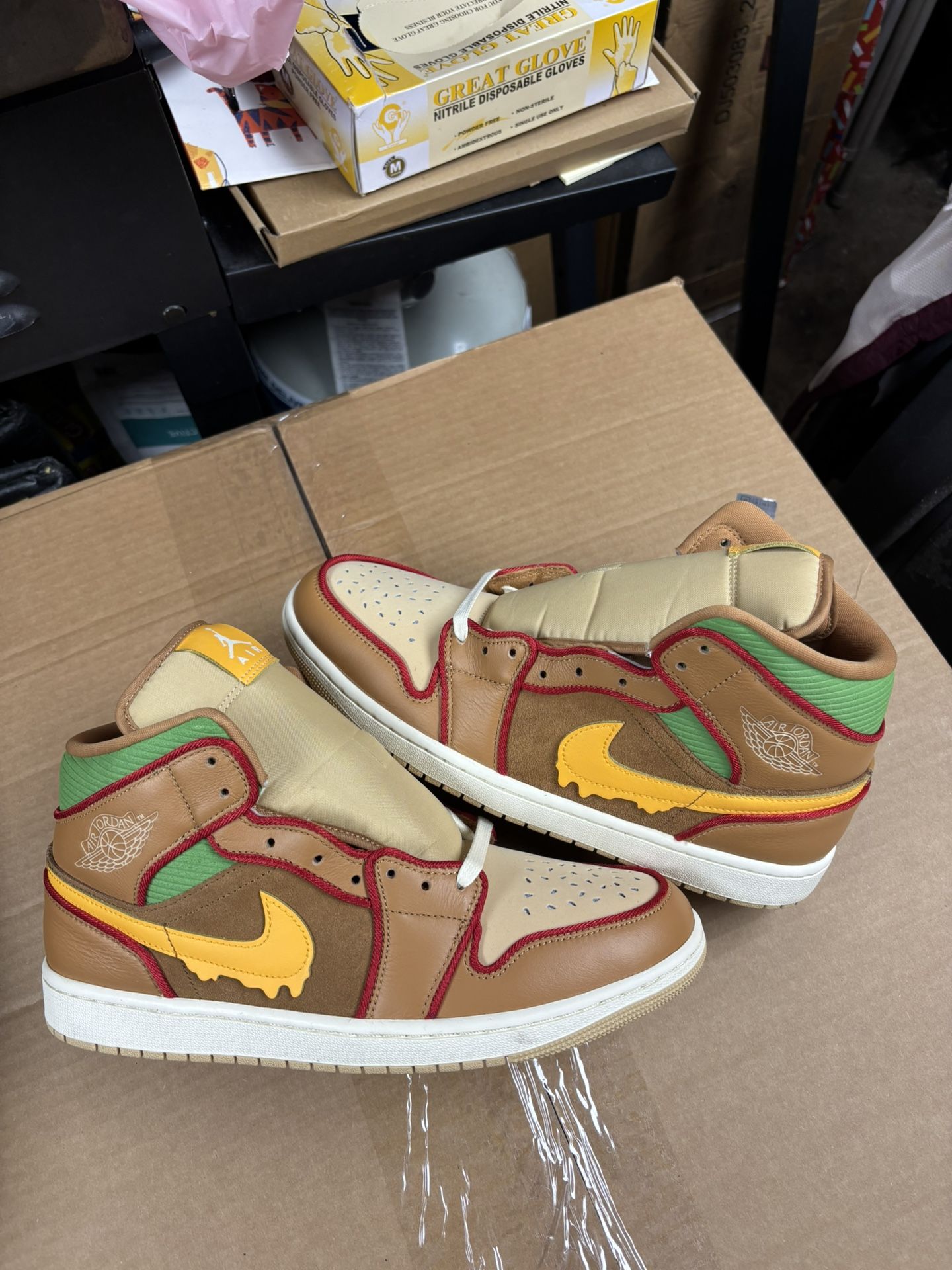 Air Jordan 1 Mid SE Cheeseburger 