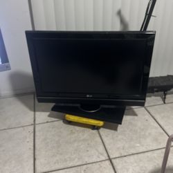 32 Hinches LG TV Neat Conditions 