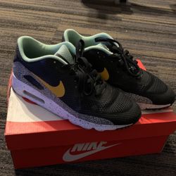 Nike Air Max 90 Essential Size 9