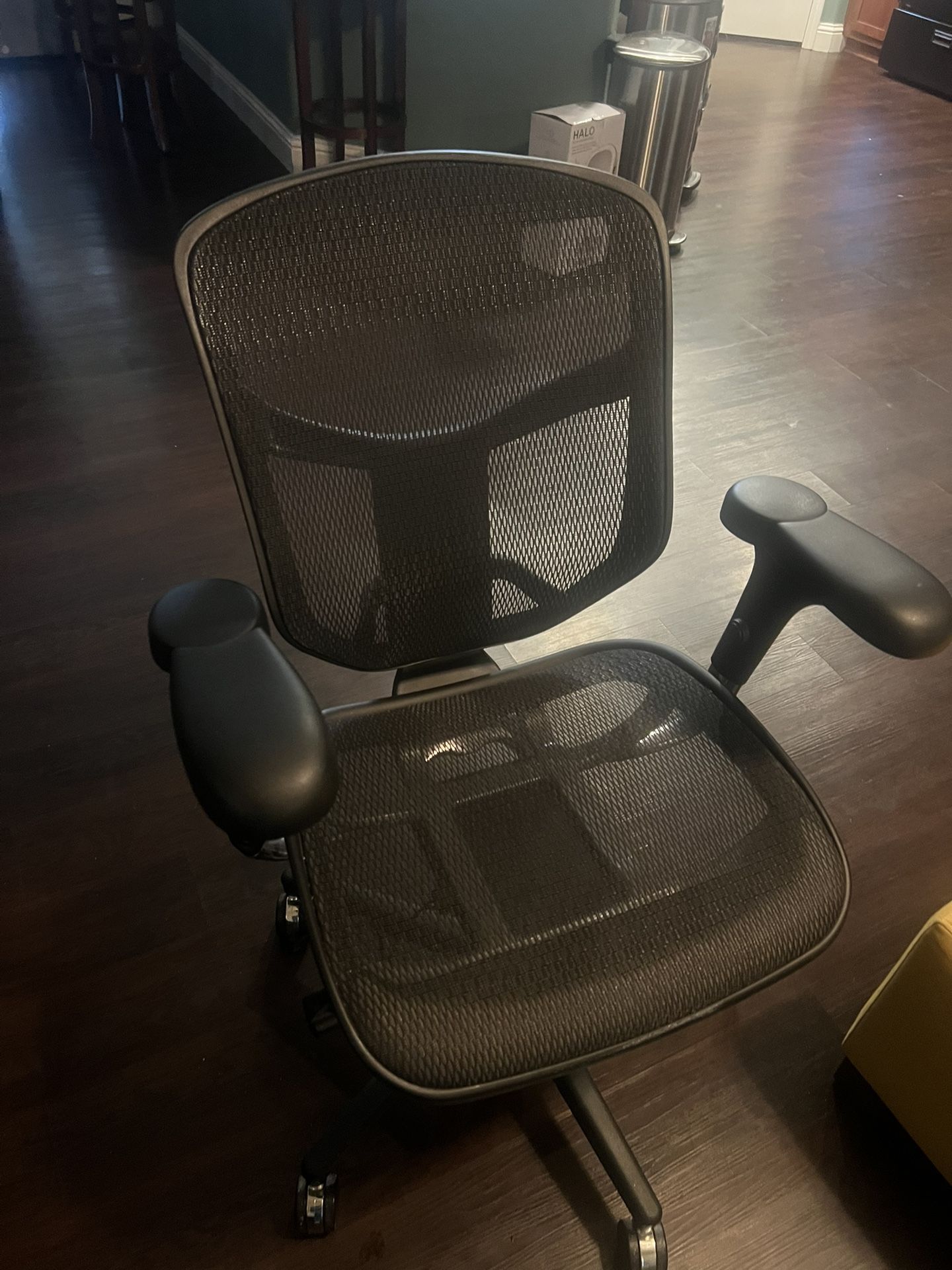 PRO. Desk Chair