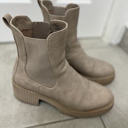 Beige Chelsea Ankle Boots – Women’s Size 10