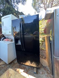 MODERN BLACK REFRIGERATOR