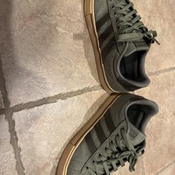 Adidas gym shoe, size 10 Men’s. Worn once