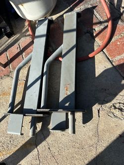 Squat rack bars adjusters no weights Cash only Pick up in sun valley