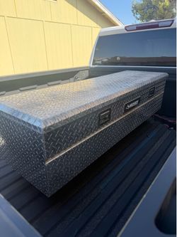 Truck bed tool box