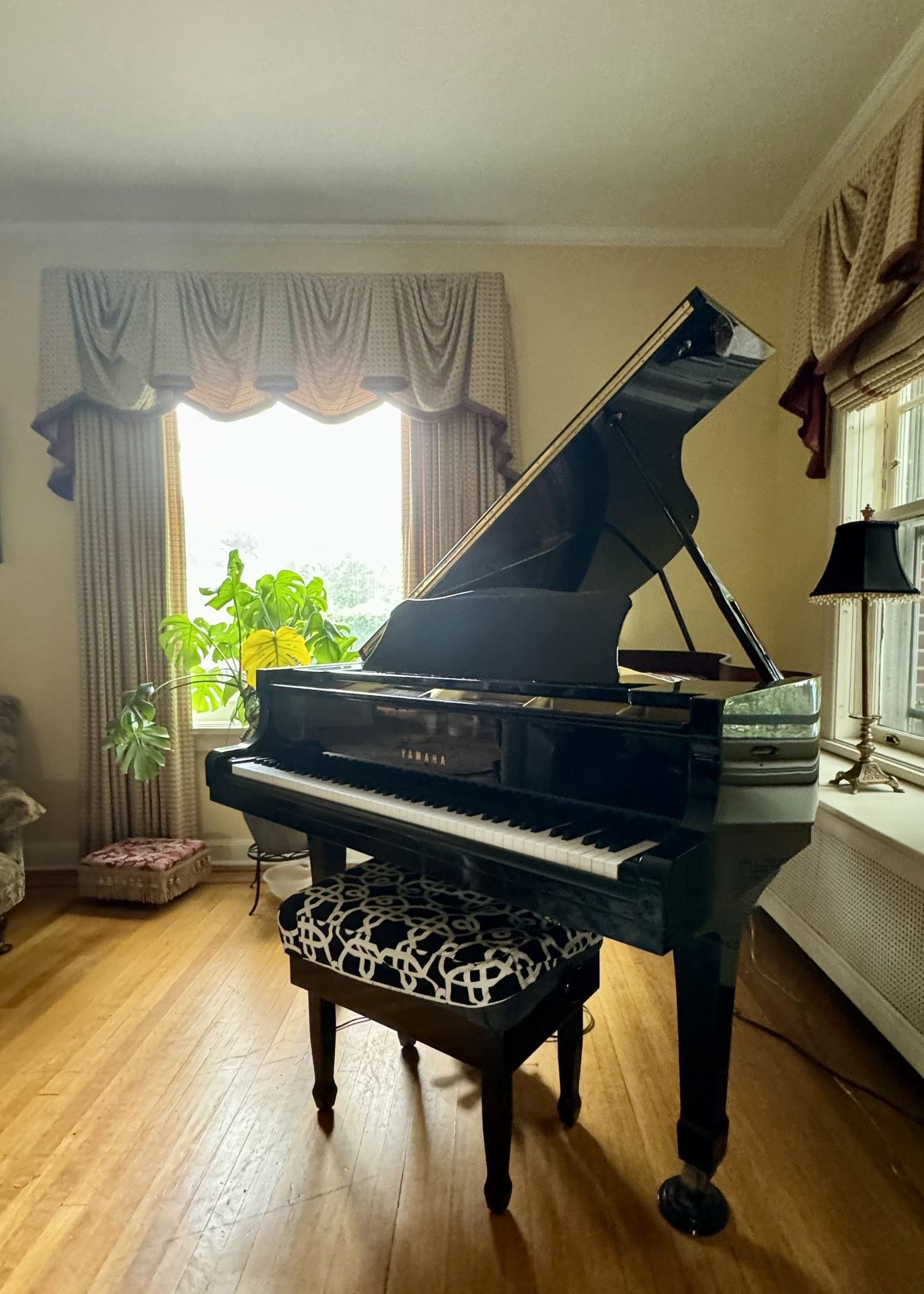 1990 Yamaha Baby Grand Player Piano, Model G2.