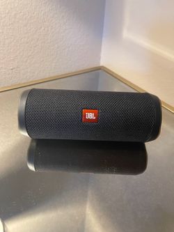 JBL Flip 4 Bluetooth Speaker – Excellent Condition + Charger