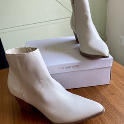 Brand New White Boots - Size 8