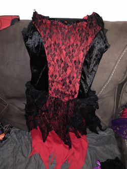 Girl vampire costume