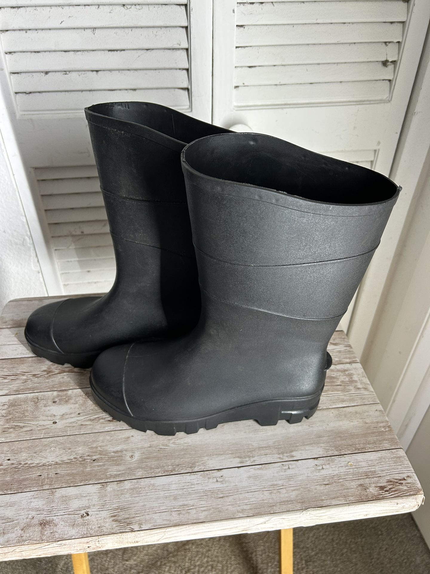 Rubber Rain Boots Size 7