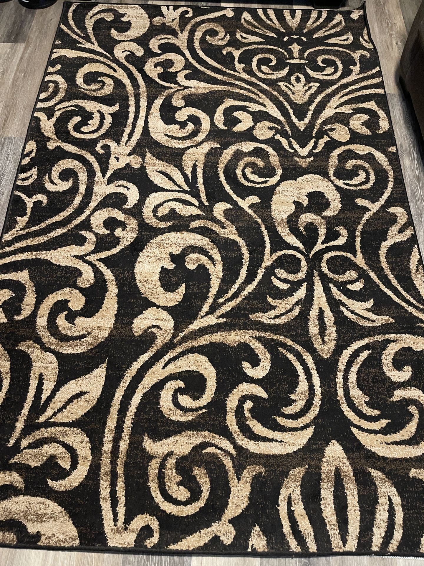 5x7 Rug Black Gold Baroque