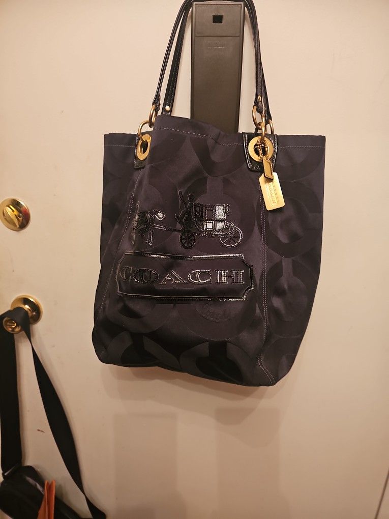 Large tote Style Coach Bag Great Con, Pet Smk Free