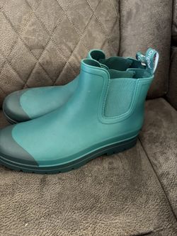 Lady low cut boots (size 10)