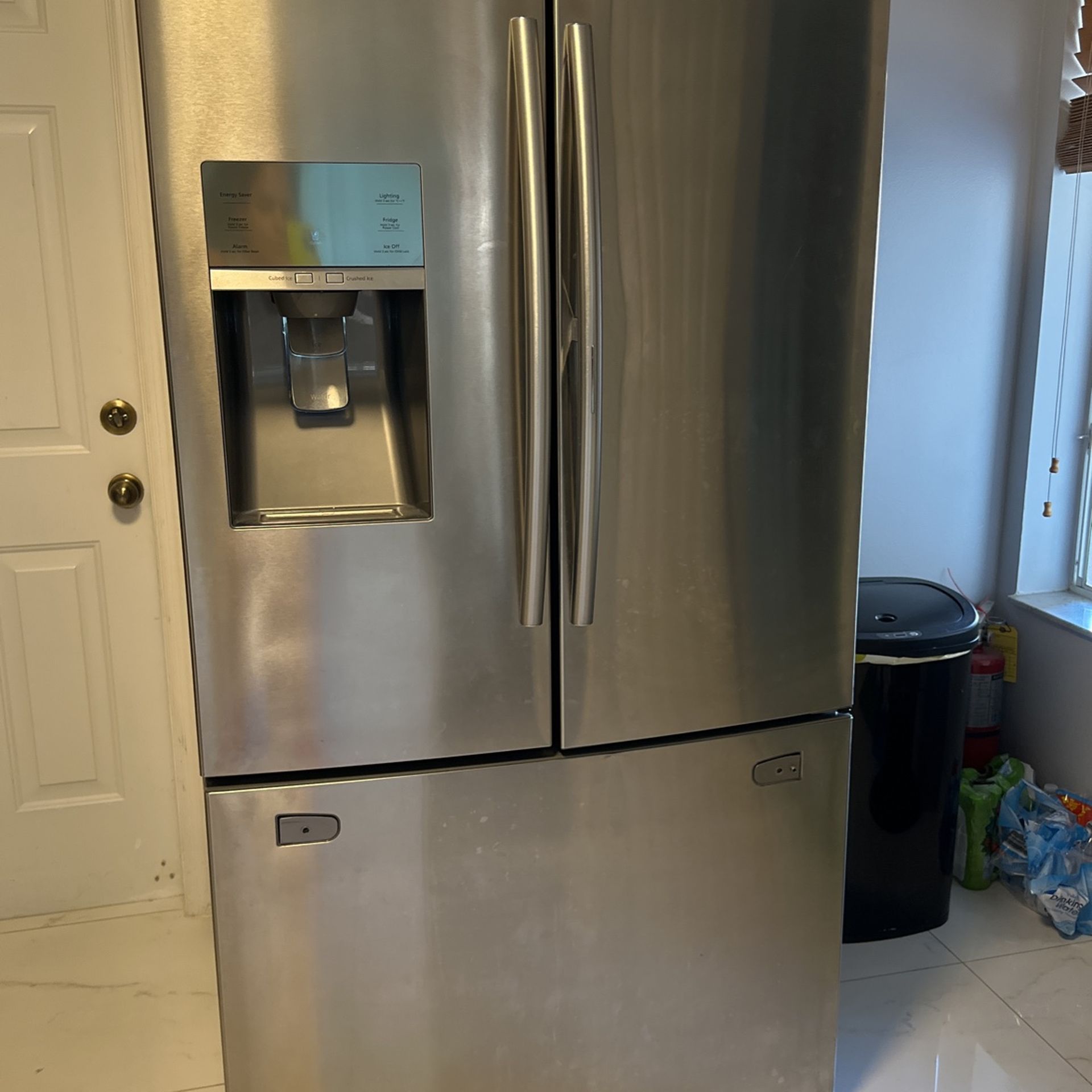 Refrigerator Samsung Model RF30HDEDTSR/AA