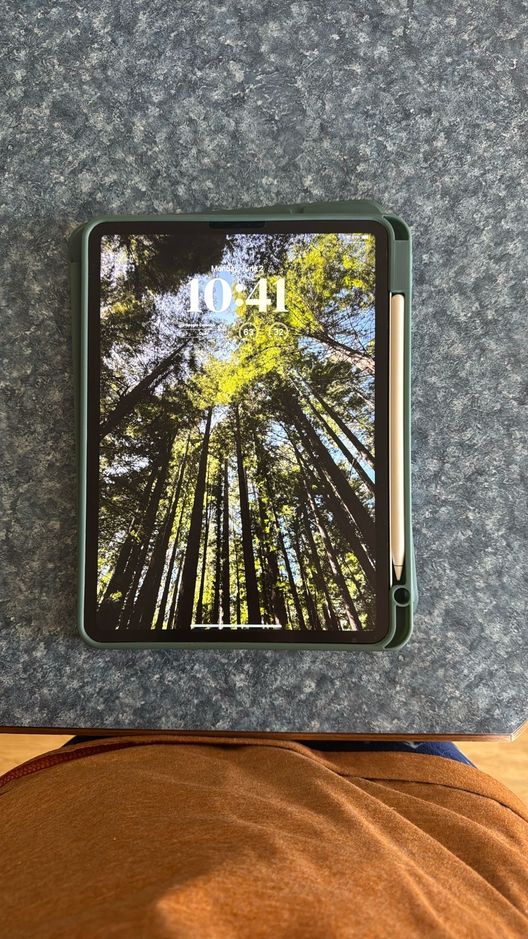 iPad Pro (11 Inch) 3rd generation with Case & Pencil!