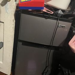 Mini Freezer/ Refrigerator 