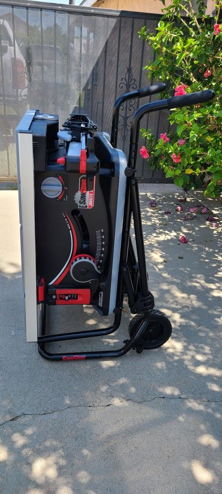 BRAND NEW SAWSTOP TABLE SAW NEVER USED 1,300.00 MAKE AN OFFER. THIS MACHINE IS NEW!
