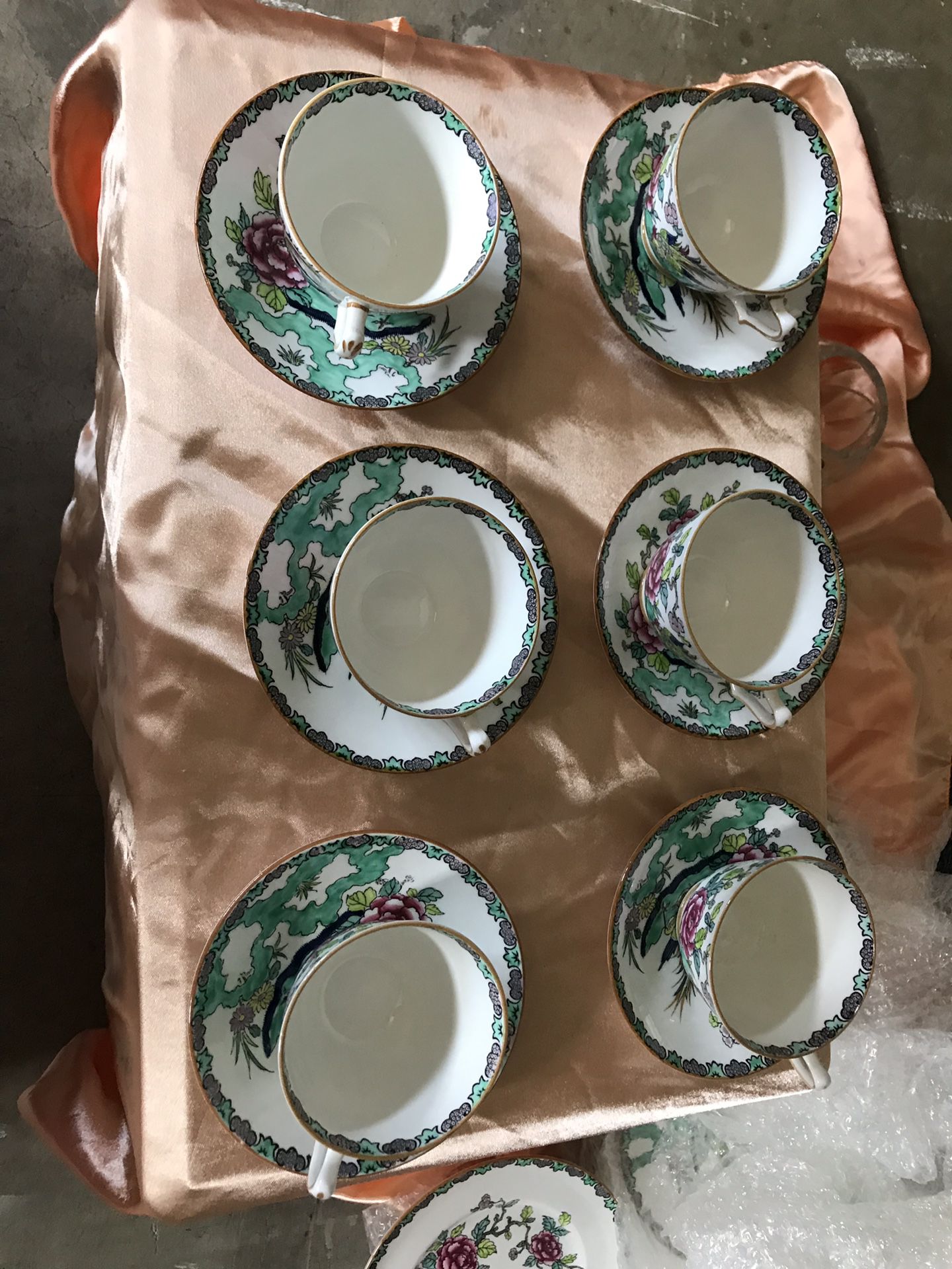 Like new 6 piece saucer/teacup set- Fine Bone China Crown Staffordshire