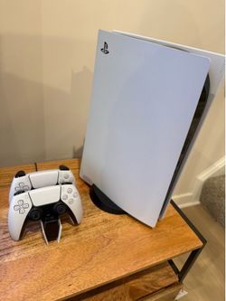 PS5 w/ disc reader and 2 controllers