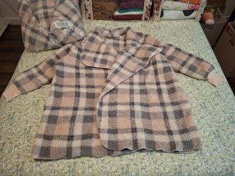 2 NEW BUMBLE BELLA SHAWL LOUNGER