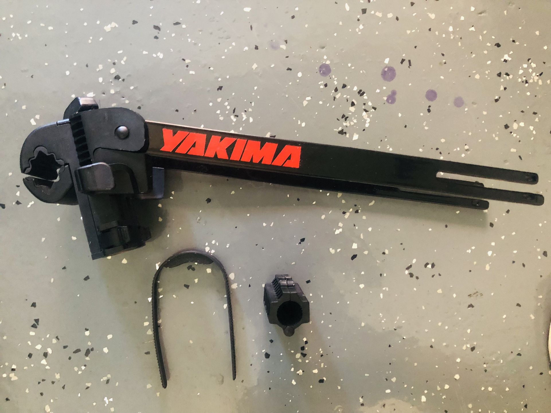 Two Yakima Wheelhouse Rooftop And Two Blockhead Bike Mounts 