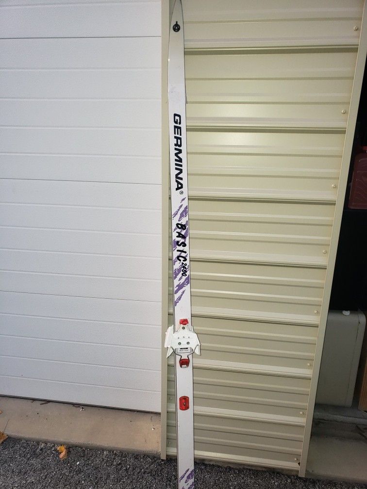 Germina Basic 2400 Skis