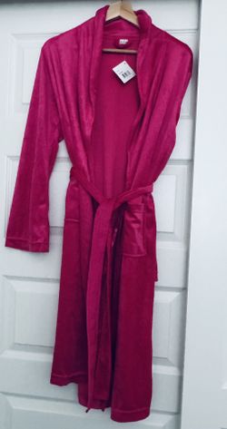 Brand New - Pink Fuzzy Robe 