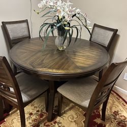 Round Table With 4 Chairs