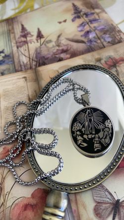 VIRGEN AND CHILDREN PENDANT & CHAIN