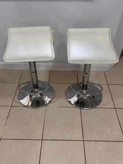 Set of 2 Adjustable Bar Stools. Good condition