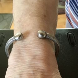 Q Ray Deluxe Magnetic Cuff Bracelet 