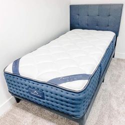 Dreamcloud Twin Xl Mattress Bed - Like New 