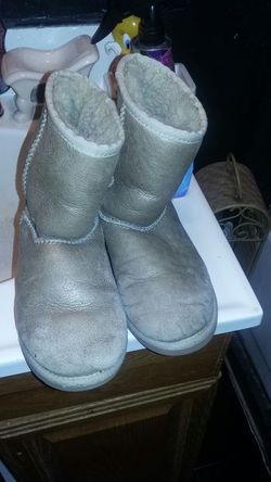 Girls Uggz boots size 1